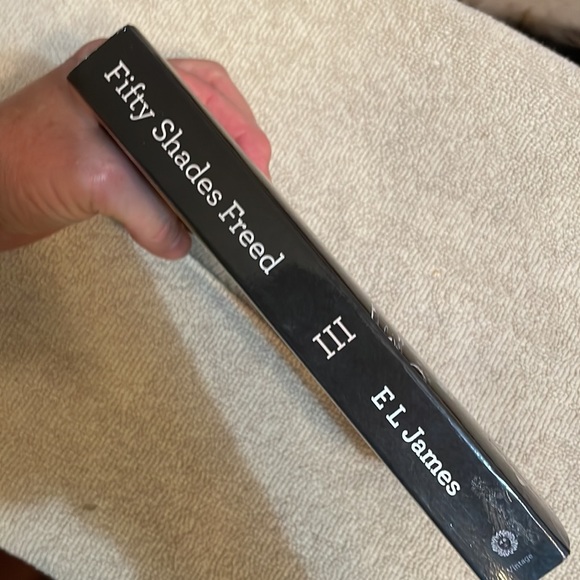 🌈2/$8  Fifty Shades Freed #3 in the Fifty Shades Series - Picture 3 of 12